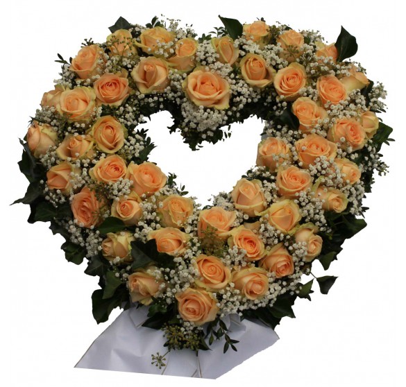 Herz, mit hellrosa Rosen gesteckt – Blumen Rausch Friedhofsgärtnerei